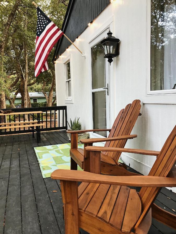 Cottage By The Sea: Pagnotto Shellback House Oak Island Bagian luar foto